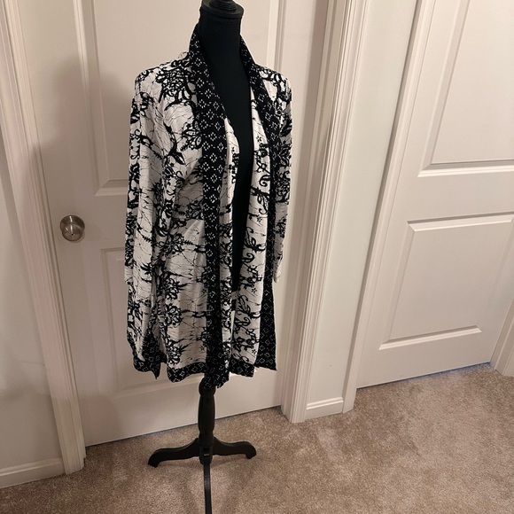 Soft Surroundings Tops - Soft Surroundings Black and White Botanical Kimono
